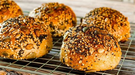 Leckere Körnerbrötchen selber backen