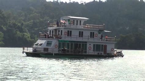 Memang cukup best, begitu bermakna sekali di houseboat royal belum. Royal Belum Houseboat - YouTube