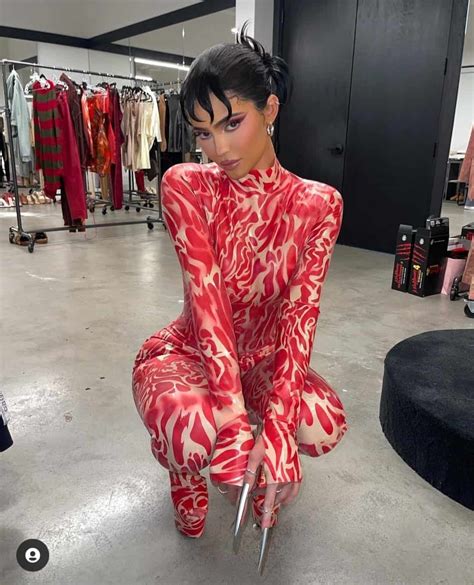 Kylie Jenner Becomes The Most Followed Women With 300m Followers On