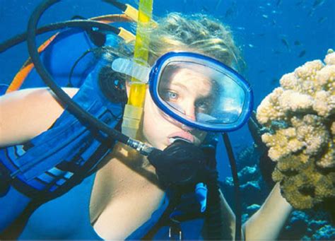 Girl Drowning Underwater Vk