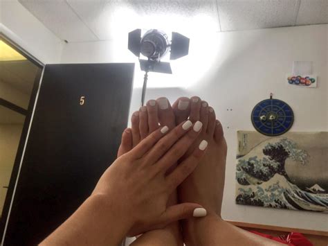 Hot Girls Showing Off Their Delicious Feet Foot Fetish Pics Hot Sex