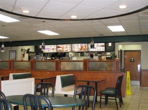 Since this place is basically right across the street from me, i ( as of now used to) go there often, either when in a squeeze for time or just having a perverse craving. BURGER KING, Lincoln City - Menu, Prices & Restaurant ...