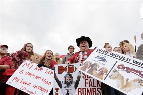 Best Signs From Espn College Gameday In Pullman Before Oregon Ducks Washington State Cougars