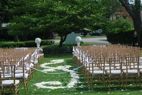 This hidden gem designed by donald ross offers breathtaking grounds for the wedding of your dreams. Wannamoisett Country Club - Rumford, RI