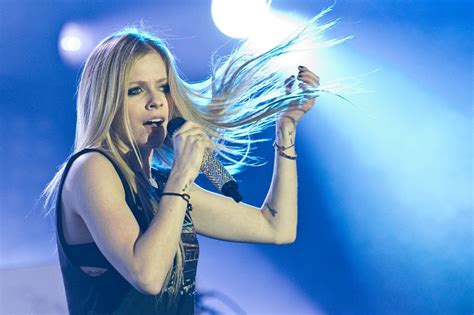 Avril Lavigne Recovering From Lyme Disease After Misdiagnosis