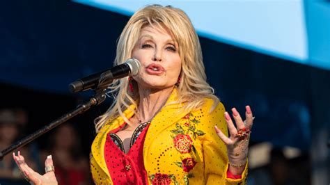 Dolly Parton To Release New Holiday Album A Holly Dolly Christmas FM The Ranch