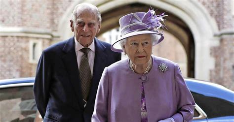 Facebook gives people the power to. Queen en prins Philip bedroefd door orkaan Eta ...