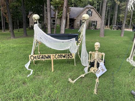 Willis Family Pokes Fun At Hoa With Skeleton Themed Halloween Display