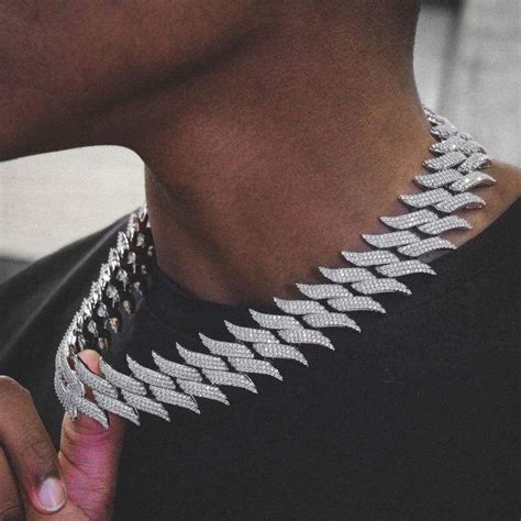 20mm Luxury Spiked Cuban Chain Christmas T