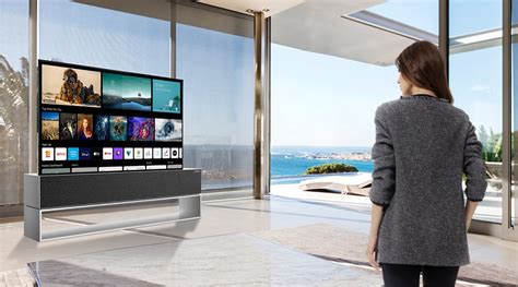 טלוויזיה חכמה עם מסך נגלל 65 4k Oled מבית Lg אל ג י דגם Signature Oled65r1 עולם של חדשנות 360