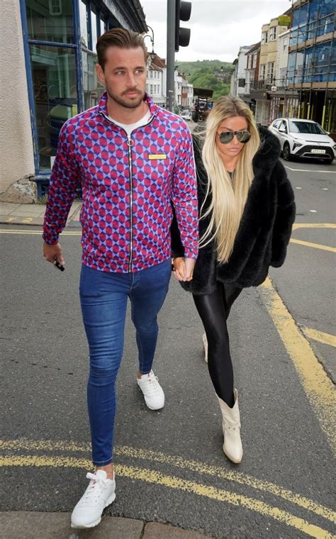 Katie Price Bankruptcy Court Hearing Over £32m Debt Delayed To 2023 Metro News