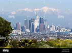 Blick auf die Innenstadt von Los Angeles mit Blick auf San Bernardino ...