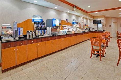 Kids eat free at the hotel. Holiday Inn Express Madison Square Garden di New York Area ...