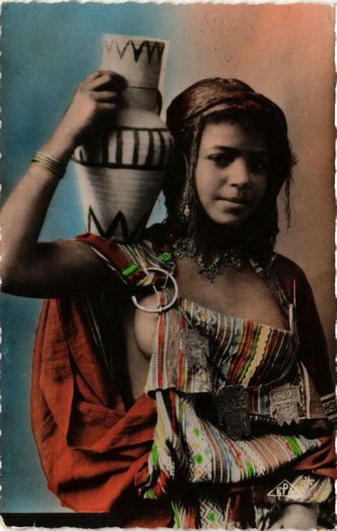 PC CPA Jeune Fille Berbere Scenes Et Types FEMALE ETHNIC NUDE A11228