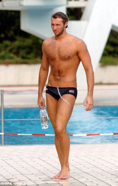 Olympic Swimmer Ian The Thorpedo Thorpe Shows Off His Expanding Girth After Two Years Away