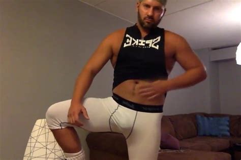 Str8 Muscle Jock Guy Showing Bulge In Spandex Gay Porn 16 Xhamster