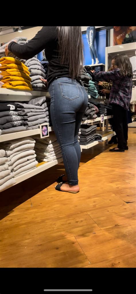 Beautiful Thick Butt Latina Worker Tight Jeans Forum