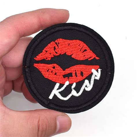 2pcs Nice Kiss Badges Patches For Clothing Iron Embroidered Patch