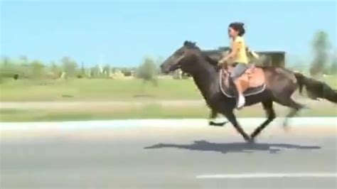Small Girl Riding Horse Super Riding Small Girl Doing Stunt On