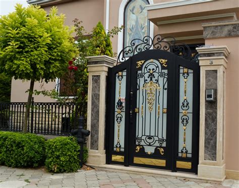 , gate entrance solar lighting, gate entrance eligibility. 14 fantastic entrance gate ideas for your home