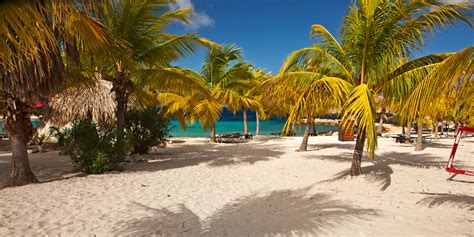 The Best Caribbean Beaches for Cruisers