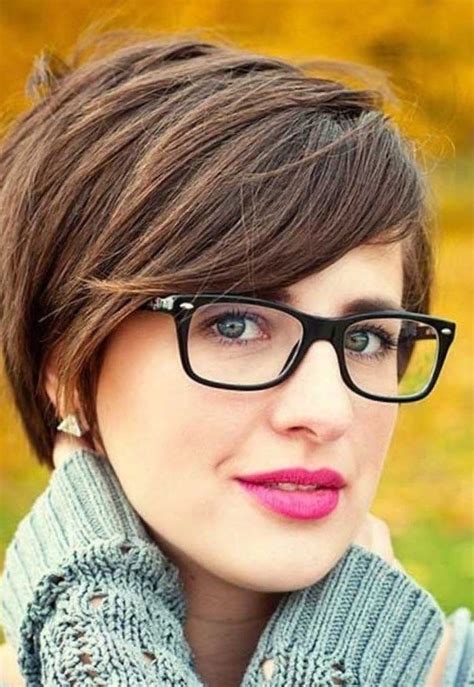 Download 36 Short Haircut For Round Face With Glasses