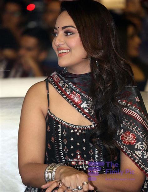 Sonakshi Sinha Hd Mobile Wallpaper And Images 2