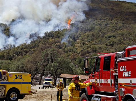 California Firefighters Gain Ground On Forest Fire Cbs News