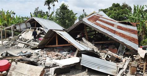# gempa bumi di indonesia # gempa bumi di indonesia 2014 # gempa bumi indonesia hari ini # gempa bumi di indonesia tahun 1500. Dampak Gempa Lombok: 17 Jiwa Meninggal dan 10 Ribu Orang ...