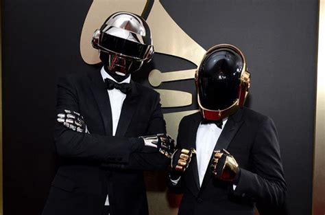 No paparazzi photos or tabloid photos of daft punk unmasked. Daft Punk regresa a los escenarios en los Premios Grammy ...