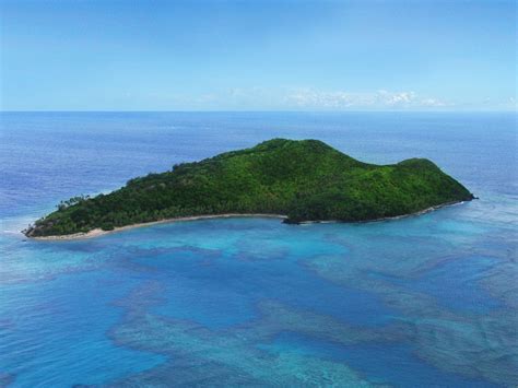 Island - Komodo (island) - Wikipedia / Island synonyms, island pronunciation, island translation ...