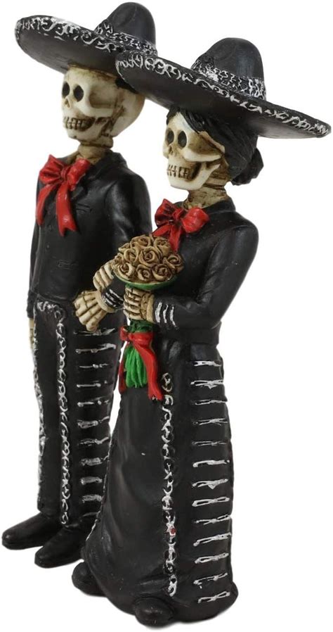 This Love Never Dies Wedding Mariachi Skeleton Couple Figurine Is 5 5 Tall 3 75 Long And 2 25