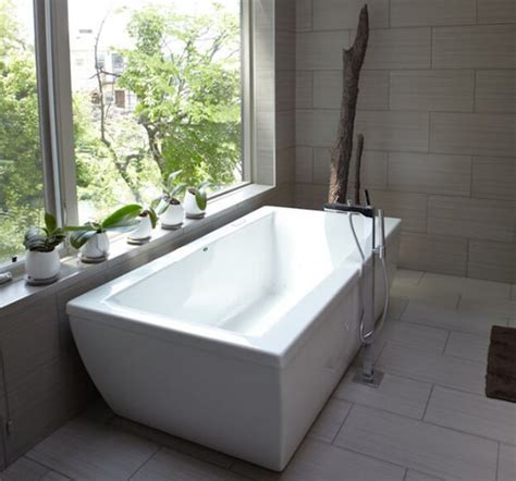 Compared to a shower, bathtubs are a lot more expensive to install. How To Add A Shower To A Freestanding Tub | Claw Foot Tubs