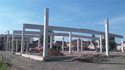 Ulepsajte i vi vase dvoriste ili poslovni prostor,kvalitetno i estetski perfektno.zahvaljujuci razlicitim oblicima i bojama,behaton ploce izuzetno ulepsavaju svaki prostor i. Naši projekti » KOMOTIN d.o.o. » Visokogradnja i niskogradnja