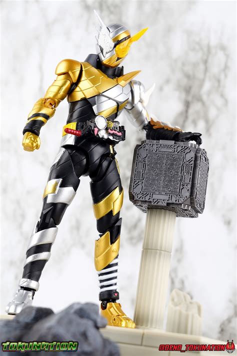 Considering sento kiryū (kamen rider build) a major threat to their plans, the blood tribe manipulates his friends and other civilians into attacking him. Toku Toy Box: S.H. Figuarts Kamen Rider Build Trial Form ...