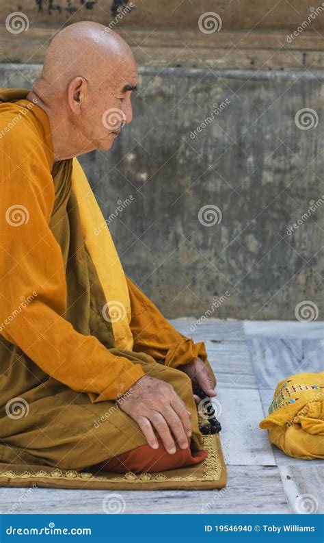 Buddhist Monk Mahabodhi Temple Bodhgaya India Stock Photos Free