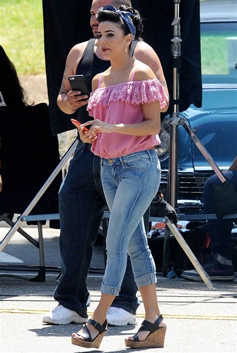 Eva Longoria Rocks Pin Up Hairstyle And Tight Fitting Jeans For Lowriders