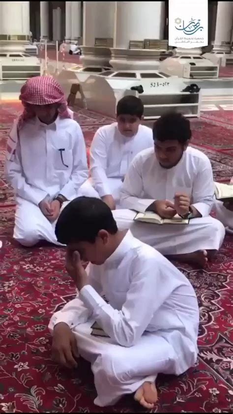 Screen Mix On Twitter طفل يبكي من الفرح لحفظه القرآن الكريم في المسجد النبوي 😍