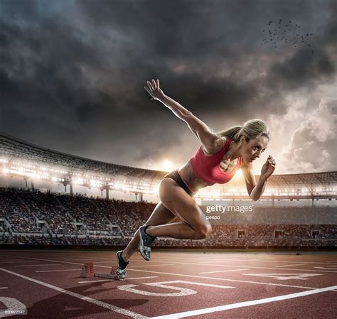 Professionnel Femme Athlète Sprint Sur Pâtés De Maisons Photo Getty