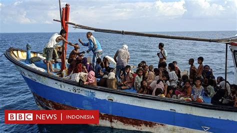 Rohingya 94 Pengungsi Yang Terombang Ambing Di Laut Dibawa Ke Daratan