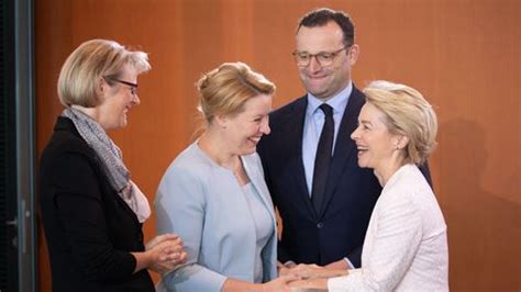 Die natur wird zerstört, tiere werden gequält, menschen diskriminiert und verfolgt. Martin Schulz bei "Maybrit Illner" in Rage: "Das können ...