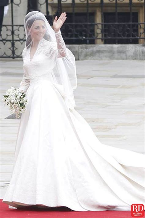 As for details about the dress, it will be ivory satin and lace and it seems that it will bring a nod. Here's Kate Middleton's Second Wedding Dress You Probably ...