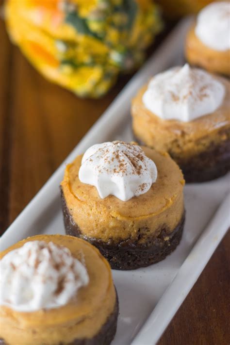 Mini Pumpkin Cheesecake With Gingersnap Crust White Lights On Wednesday