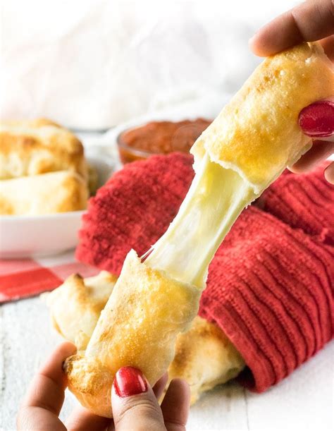 These Easy Cheese Stuffed Breadsticks Only Take Minutes To Prepare And