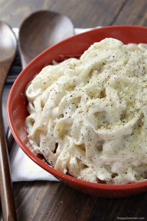 Add cream cheese and garlic powder, stirring with wire whisk until smooth. Alfredo Sauce with Cream Cheese - Snappy Gourmet