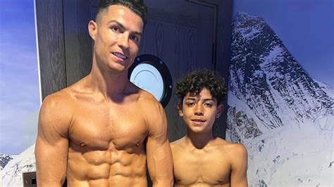 Foto Cristiano Ronaldo Surpreendeu Ao Publicar Uma Foto Com O Filho Cristiano Ronaldo Jr