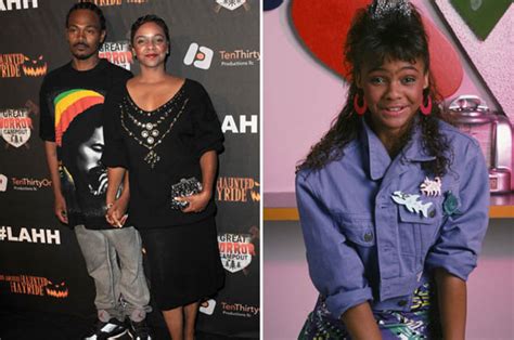 saved by the bell star lark voorhies husband threatens sex tape leak daily star