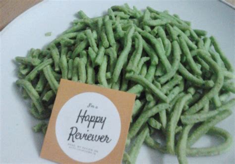 Pilih daun bayam yang segar 3. Review | Camilan Sehat Happy Taste Stik Bayam by priska ...