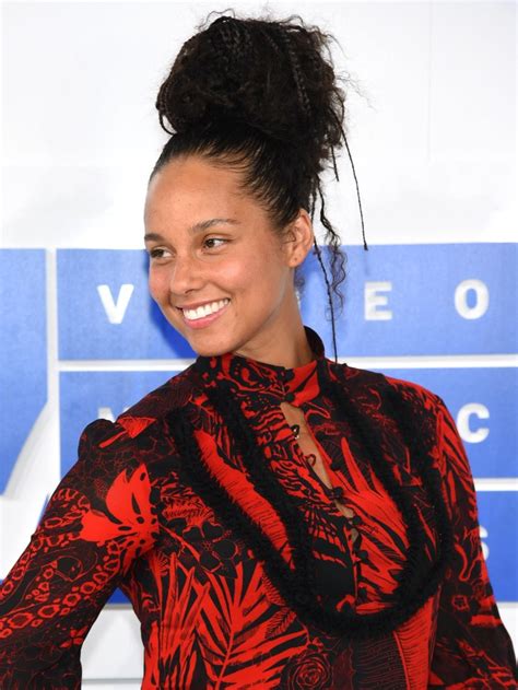 Alasan Utama Alicia Keys Tak Ber Makeup Meski Suka Lipgloss Dan Eyeliner