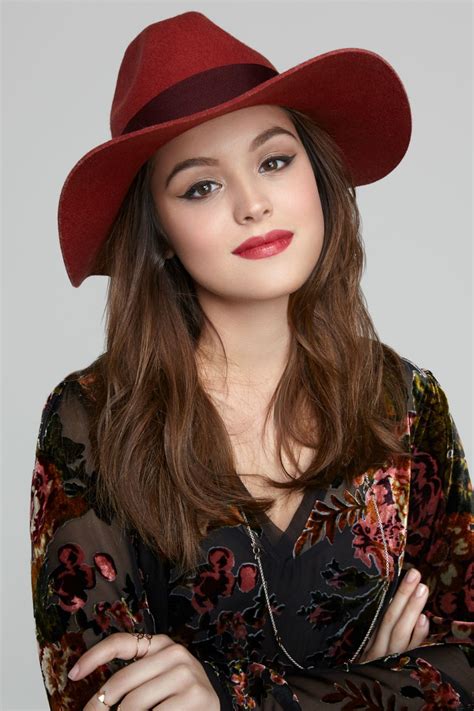 Pin By Mike Oneal On Hayley Orrantia Girl With Hat Fashion Beauty